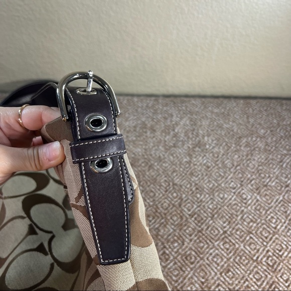 COACH TAN/BROWN HANDBAG WITH STRAP USED SOME WEAR ON BOTTOM OF FABRIC SEE PICS - Picture 3 of 15